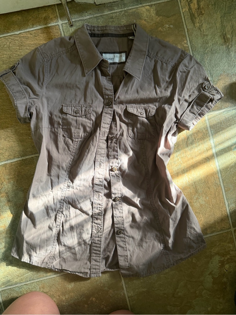 Women's Short-Sleeve Button-Down Shirt in Taupe